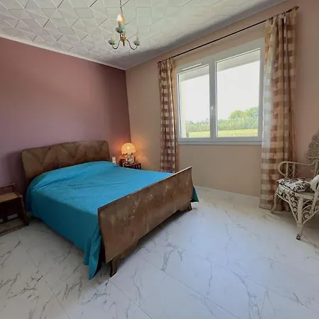 Dans Maison Au 1er Etage Avec Terrasse Jardin Ombrage Et Parking Securise Lejlighed Béziers